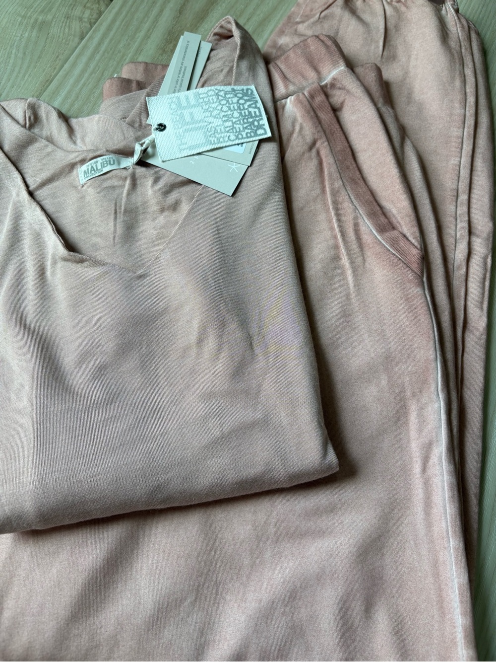 NWT Barefoot Dreams Malibu Collection Lounge Set | Size M | Auburn - Picture 10 of 10